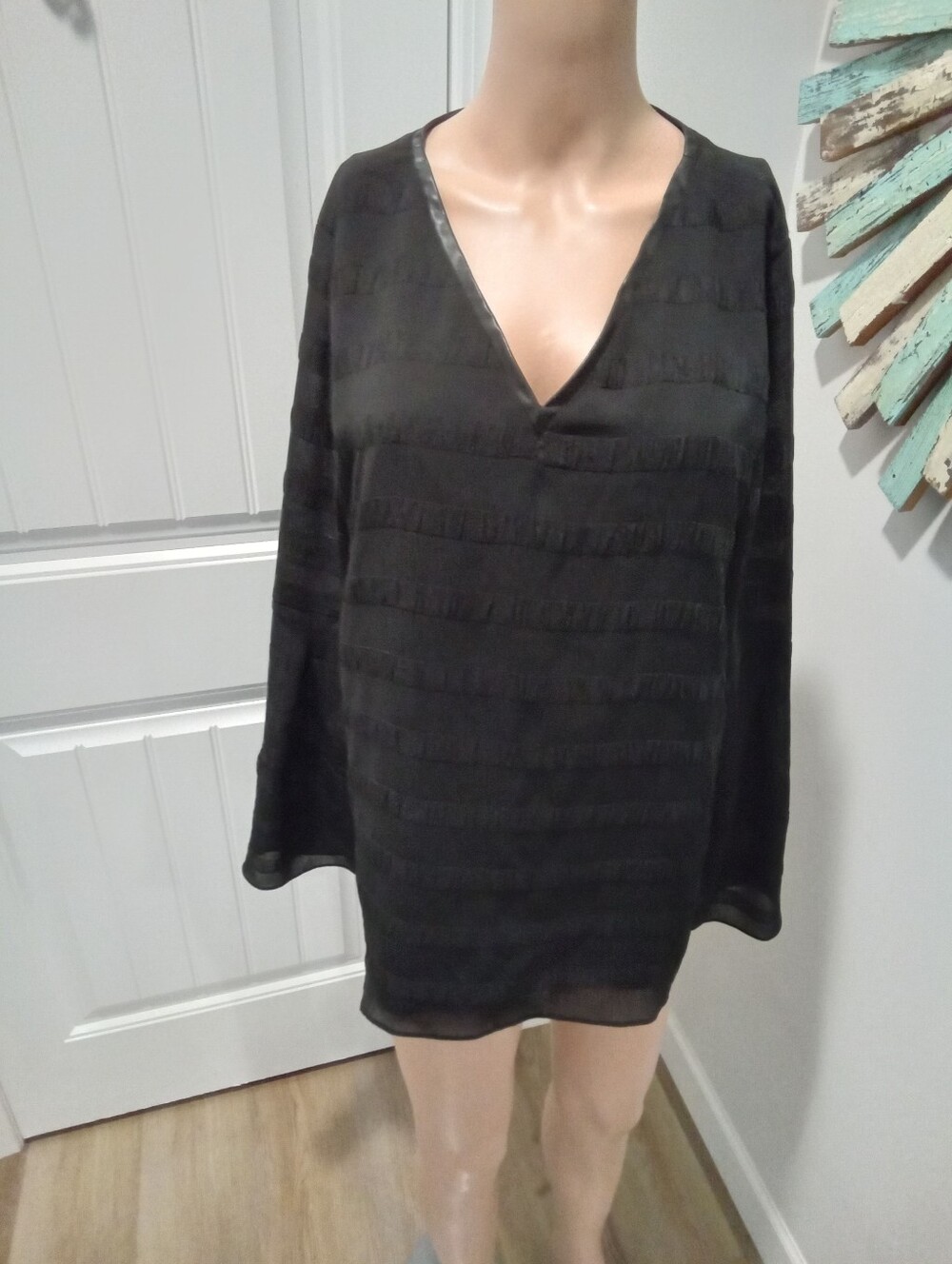 DKNY SzL NWT Fresh Perspective Tiered Layered Ruffle V-Neck Bell Sleeve Chiffon